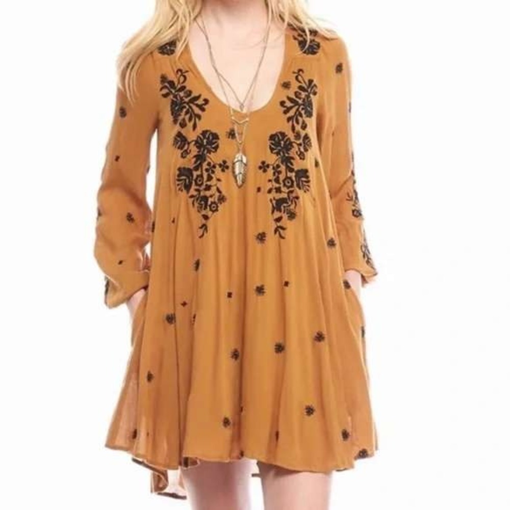 Free People XS Sweet Tennessee Embroidered Mini Dress Tunic Cutout‎ Back **Spots